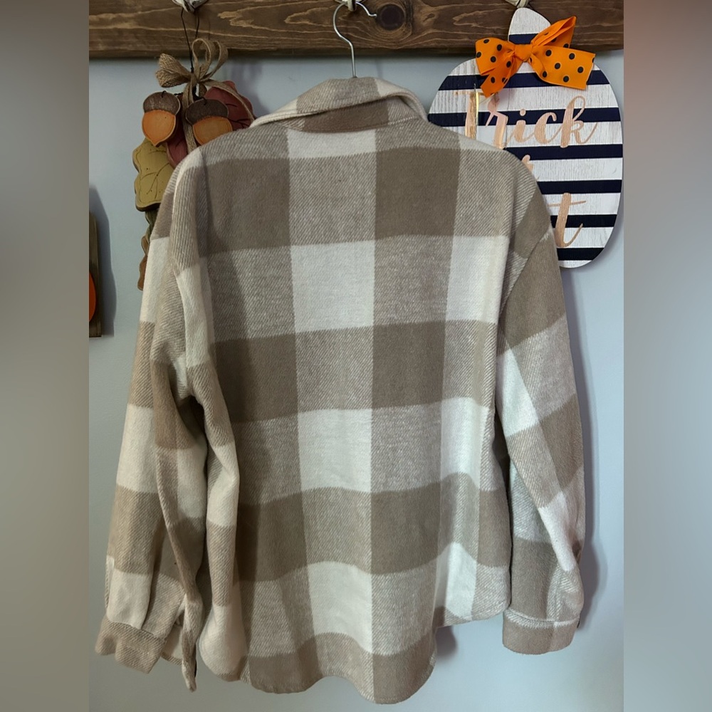 Beautiful Love Tree flannel shacket. Soft! I only wore a handful of times. - Picture 4 of 7